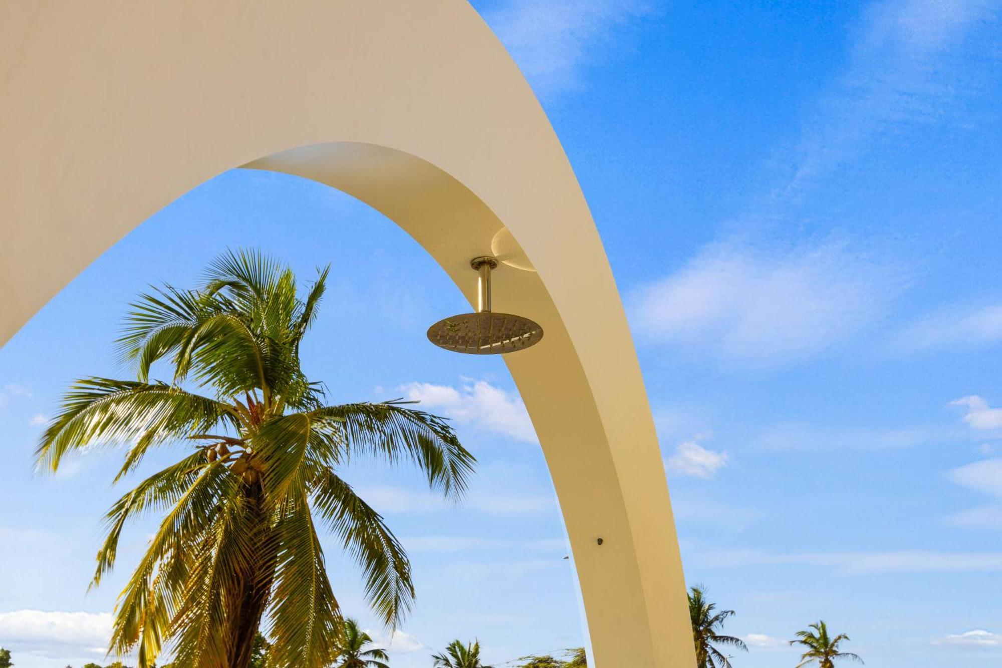 O Condominium Beachfront Residences, By Bocobay Aruba Palm Beach Exteriör bild