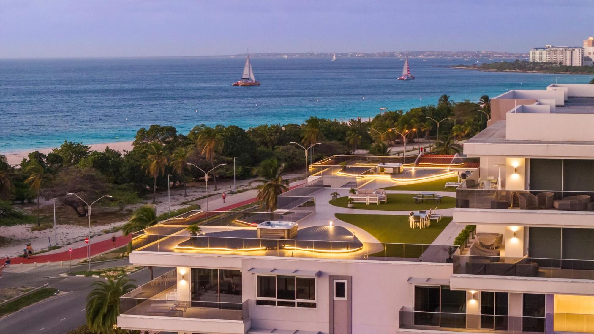 O Condominium Beachfront Residences, By Bocobay Aruba Palm Beach Exteriör bild