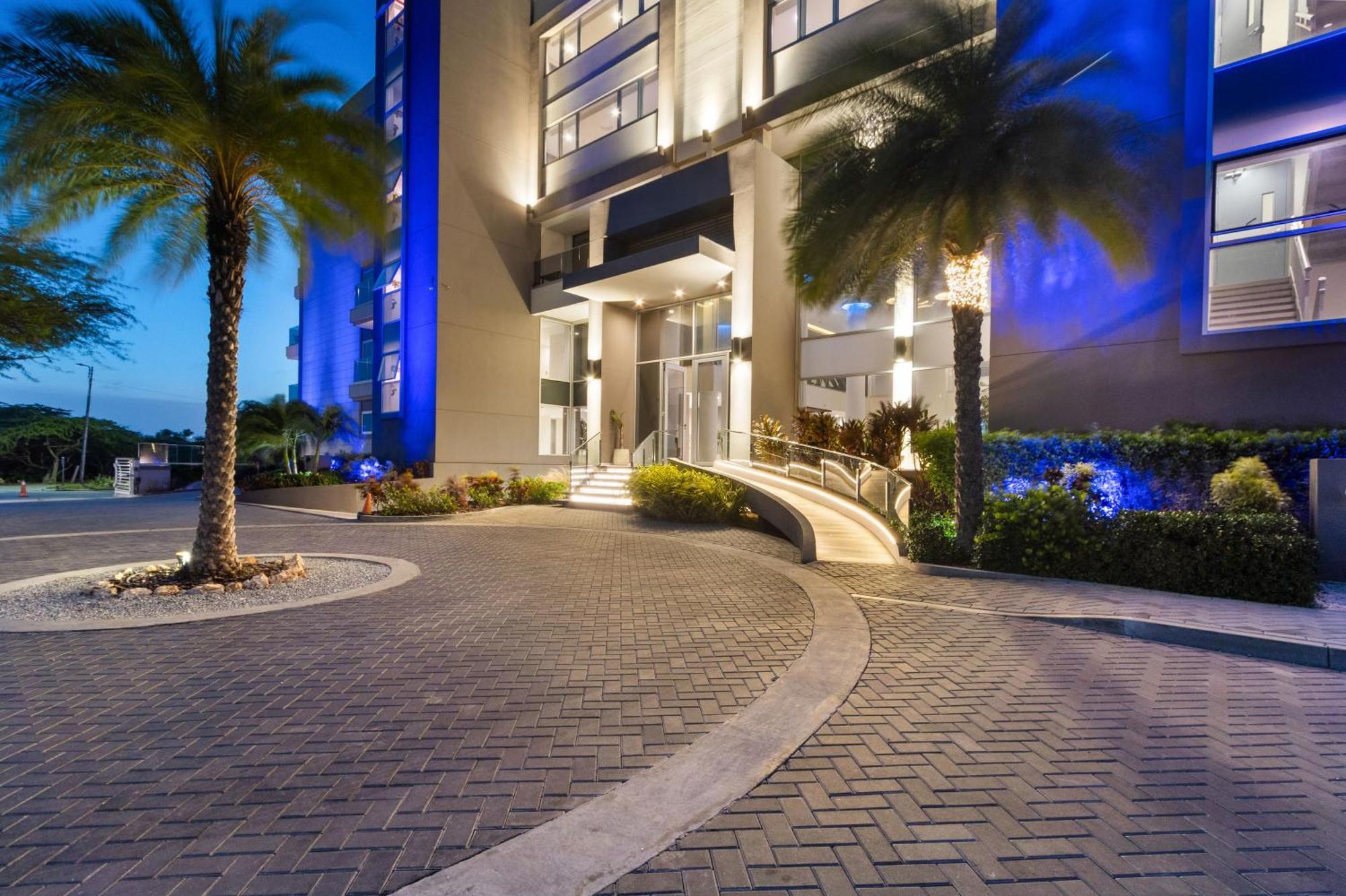 O Condominium Beachfront Residences, By Bocobay Aruba Palm Beach Exteriör bild