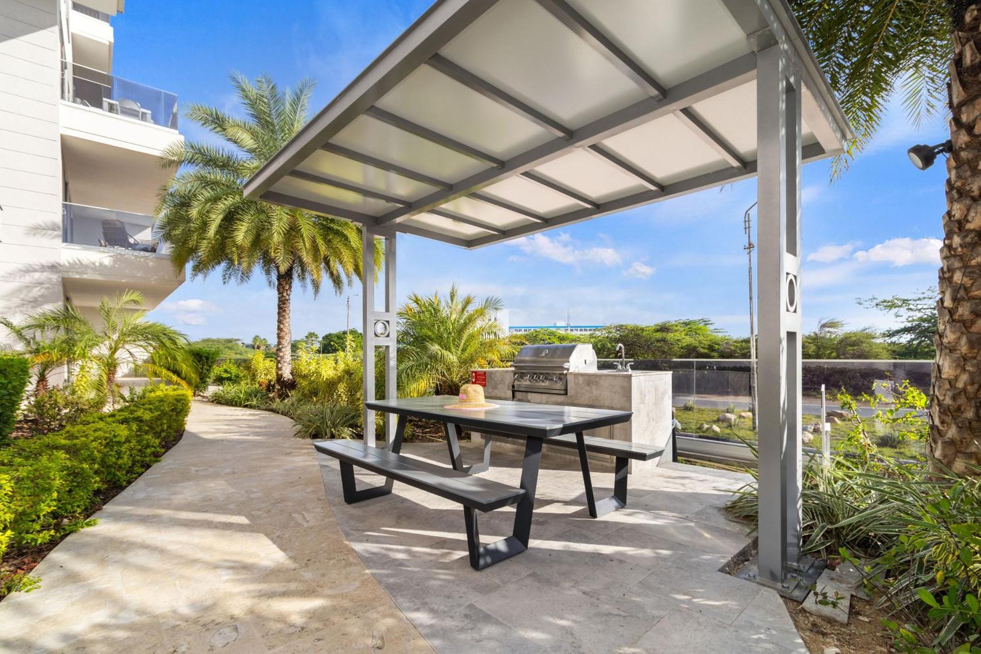 O Condominium Beachfront Residences, By Bocobay Aruba Palm Beach Exteriör bild