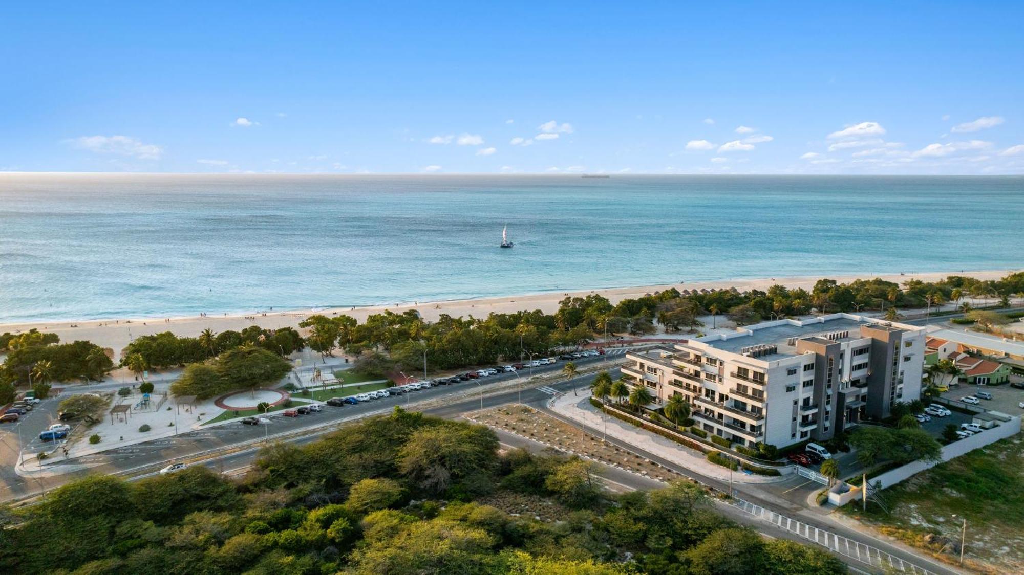 O Condominium Beachfront Residences, By Bocobay Aruba Palm Beach Exteriör bild