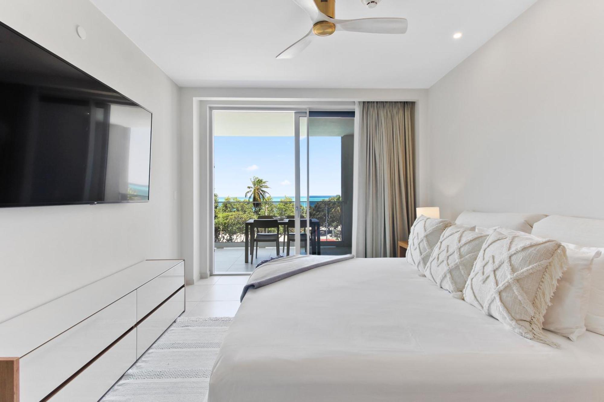 O Condominium Beachfront Residences, By Bocobay Aruba Palm Beach Exteriör bild