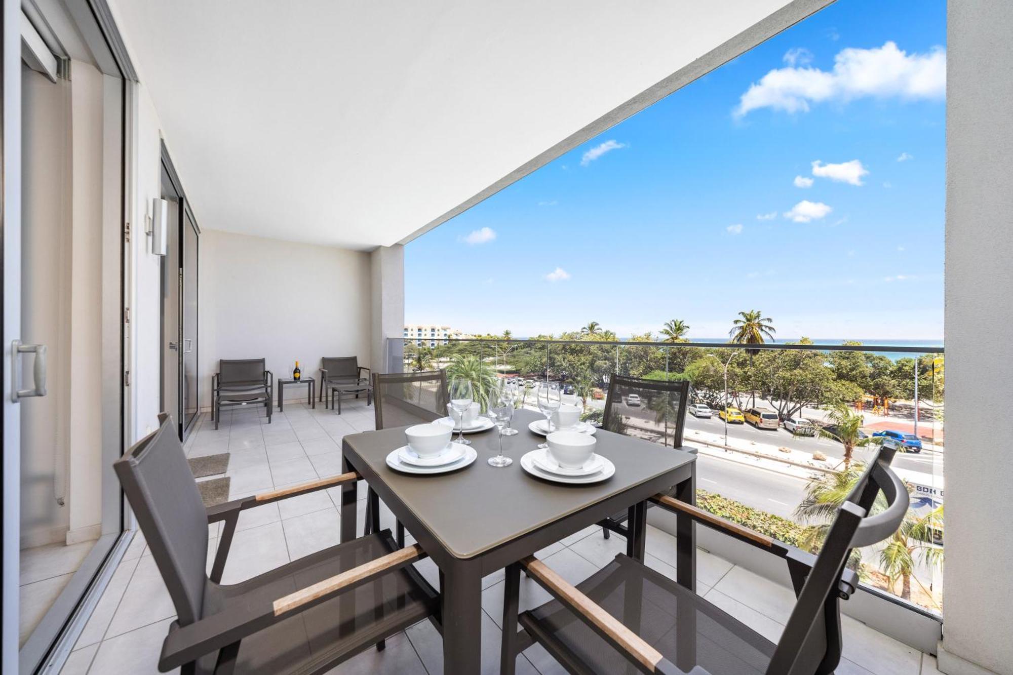 O Condominium Beachfront Residences, By Bocobay Aruba Palm Beach Exteriör bild